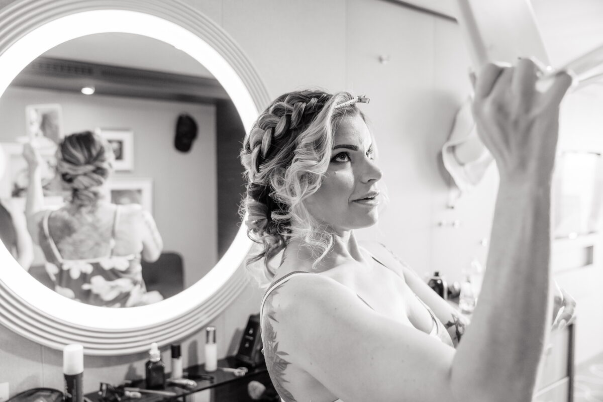 bride getting her bridal hair and make up done in orlando